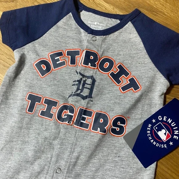 NEW Detroit Tigers Baby Onesie Romper 0-3 Months Gray MLB - Picture 2 of 10